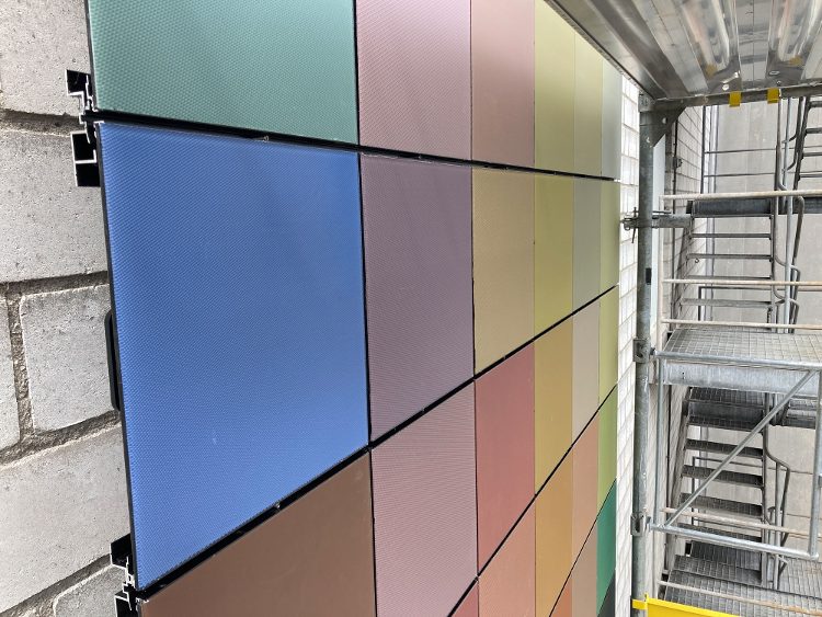 Hochschule Luzern entwickelt Farbpalette für Solarpanels